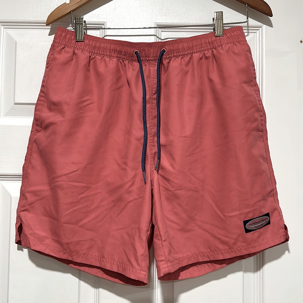 Vineyard vines men board shorts swim trunks size medium, lined and salmon color